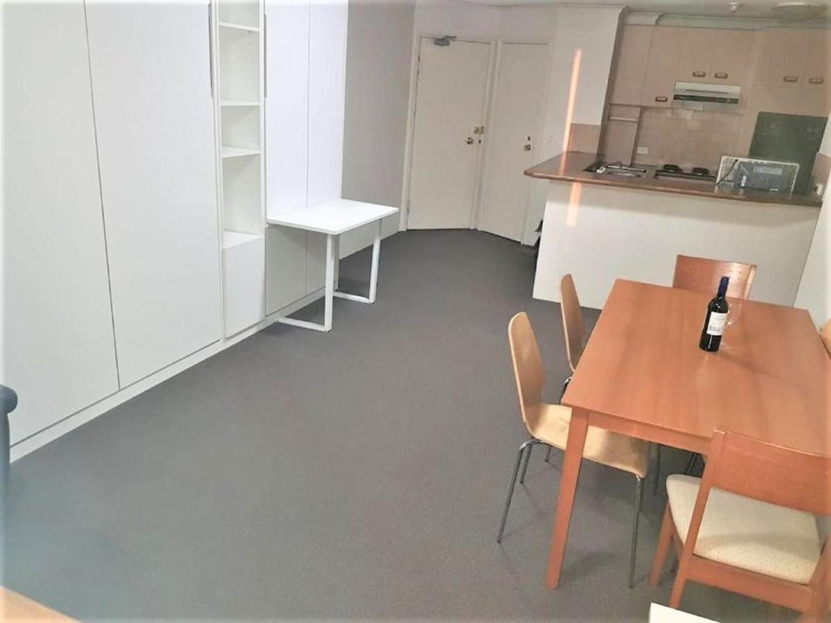 Accommodation Sydney - Kent Street Sydney Cbd Top Floor 2 Bedroom Apartment With Balcony Eksteriør bilde
